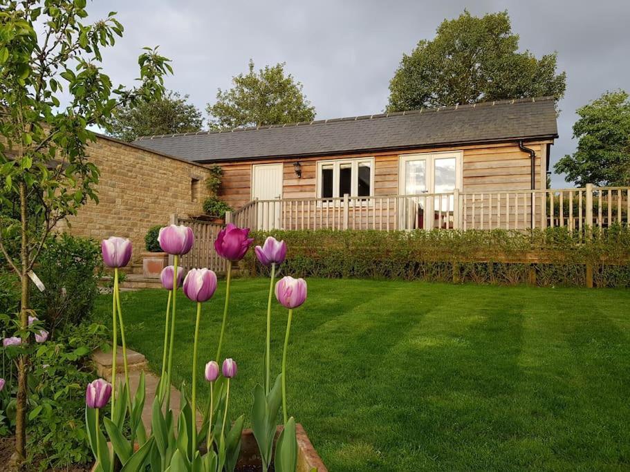 Charming Cottage Surrounded By Idyllic Garden In Peaceful Location In Central Charlbury Eksteriør billede