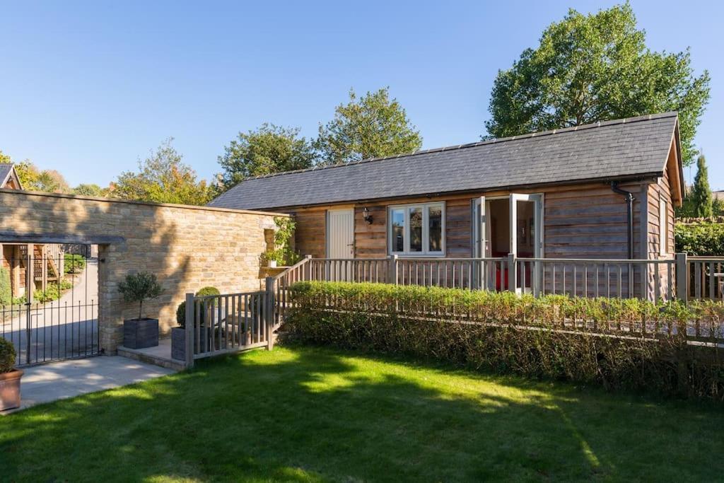 Charming Cottage Surrounded By Idyllic Garden In Peaceful Location In Central Charlbury Eksteriør billede