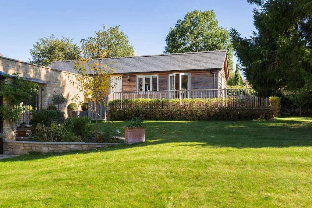 Charming Cottage Surrounded By Idyllic Garden In Peaceful Location In Central Charlbury Eksteriør billede